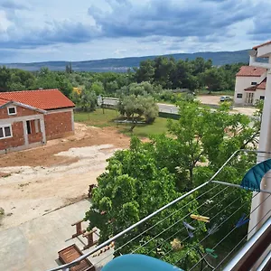 Vesna , Starigrad Paklenica Croatie